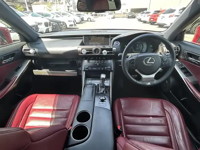 レクサス ＩＳ 300h Fスポーツ 高知県 2013(平25)年 7.3万km レッドマイカクリスタルシャイン 登録時走行距離　72105km/純正ナビ/【CD/DVD/BD/BT/フルセグTV】/バックカメラ/レーダークルーズコントロール/プリクラッシュセーフティ/レーンディバーチャーアラート/ブラインドスポットモニター/横滑り防止/サンルーフ/レザーシート/シートヒーター/シートベンチレーター/パワーシート(メモリ機能有り)/クリアランスソナー/ETC/ドライブレコーダー/パドルシフト/オートワイパー/オートライト/純正LEDライト/フォグランプ/スマートキー/プッシュスタート/アイドリングストップ/純正アルミホイール 19インチ/ドアバイザー/ウインカーミラー/純正フロアマット/スペアキー×2【スマートキー、カードキー】/新車時整備手帳（保証書）/取扱説明書