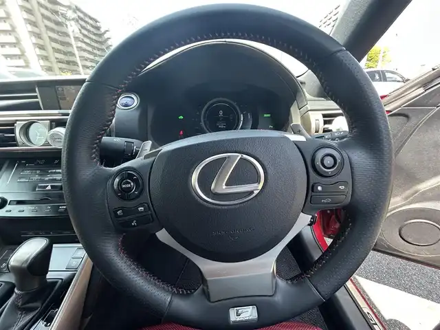 レクサス ＩＳ 300h Fスポーツ 高知県 2013(平25)年 7.3万km レッドマイカクリスタルシャイン 登録時走行距離　72105km/純正ナビ/【CD/DVD/BD/BT/フルセグTV】/バックカメラ/レーダークルーズコントロール/プリクラッシュセーフティ/レーンディバーチャーアラート/ブラインドスポットモニター/横滑り防止/サンルーフ/レザーシート/シートヒーター/シートベンチレーター/パワーシート(メモリ機能有り)/クリアランスソナー/ETC/ドライブレコーダー/パドルシフト/オートワイパー/オートライト/純正LEDライト/フォグランプ/スマートキー/プッシュスタート/アイドリングストップ/純正アルミホイール 19インチ/ドアバイザー/ウインカーミラー/純正フロアマット/スペアキー×2【スマートキー、カードキー】/新車時整備手帳（保証書）/取扱説明書