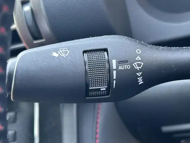 レクサス ＩＳ 300h Fスポーツ 高知県 2013(平25)年 7.3万km レッドマイカクリスタルシャイン 登録時走行距離　72105km/純正ナビ/【CD/DVD/BD/BT/フルセグTV】/バックカメラ/レーダークルーズコントロール/プリクラッシュセーフティ/レーンディバーチャーアラート/ブラインドスポットモニター/横滑り防止/サンルーフ/レザーシート/シートヒーター/シートベンチレーター/パワーシート(メモリ機能有り)/クリアランスソナー/ETC/ドライブレコーダー/パドルシフト/オートワイパー/オートライト/純正LEDライト/フォグランプ/スマートキー/プッシュスタート/アイドリングストップ/純正アルミホイール 19インチ/ドアバイザー/ウインカーミラー/純正フロアマット/スペアキー×2【スマートキー、カードキー】/新車時整備手帳（保証書）/取扱説明書