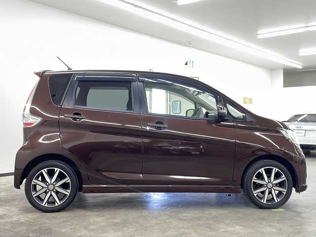日産 デイズ ハイウェイスターG 長崎県 2016(平28)年 4.9万km モカブラウンパール 衝突被害軽減ブレーキ/社外ナビ(AM/FM/BT/フルセグ/HDMI/CD/DVD/ipod)/全方位カメラ/ETC/スマートキー/横滑り防止装置/スペアキー/オートライト/オートマチックハイビーム/純正アルミホイール/社外フロアマット/ABS/AAC