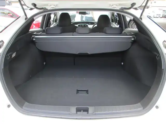 トヨタ プリウス S ツーリングセレクション 千葉県 2018(平30)年 1.5万km アティチュードブラックマイカ/ホワイトパールクリスタルシャイン ワンオーナー/ツートーンカラー/純正９インチナビ、フルセグTV/バックカメラ/オーディオ【CD/DVD/SD/BT/USB】/プリクラッシュセーフティ/レーンディパーチャーアラート/クリアランスソナー/レーダークルーズコントロール/LEDヘッドライト&LEDフォグ/純正17インチアルミホイール/オートライト/オートハイビーム/純正ドライブレコーダー&ビルトインETC/革巻きステアリング/エンジンプッシュスタート/保証書/取扱説明書/スペアスマートキー/記録簿R1.2.3.4.5年度有り