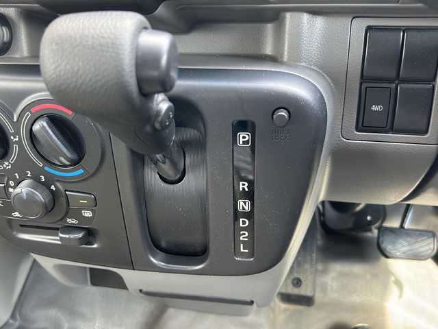 スズキ エブリイ PA 大阪府 2024(令6)年 0.6万km スペリアホワイト ４ＷＤ　衝突軽減ブレーキ　レーンキープ　コーナーセンサー　両側スライドドア　アイドリングストップ