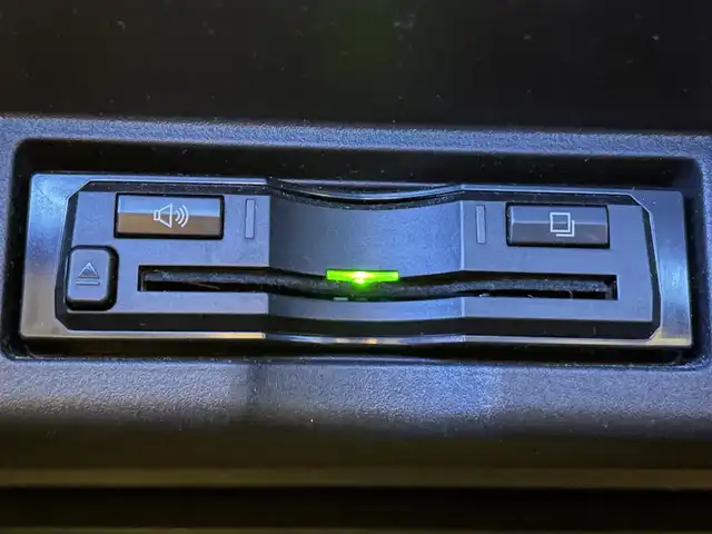 トヨタ ハリアー プレミアム 愛知県 2017(平29)年 8.1万km ホワイトパールクリスタルシャイン アルパイン９インチナビ/プリクラッシュセーフティ/レーダークルーズコントロール/車線逸脱警報/クリアランスソナー/先行車発進告知/パワーバックドア/パワーシート/ハーフレザー/バックカメラ/ビルトインＥＴＣ/ＩＳＯＦＩＸ/LEDヘッドライト/純正フロアマット/純正18インチアルミホイール