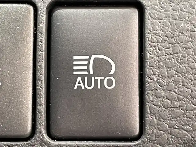 トヨタ ハリアー プレミアム 愛知県 2017(平29)年 8.1万km ホワイトパールクリスタルシャイン アルパイン９インチナビ/プリクラッシュセーフティ/レーダークルーズコントロール/車線逸脱警報/クリアランスソナー/先行車発進告知/パワーバックドア/パワーシート/ハーフレザー/バックカメラ/ビルトインＥＴＣ/ＩＳＯＦＩＸ/LEDヘッドライト/純正フロアマット/純正18インチアルミホイール