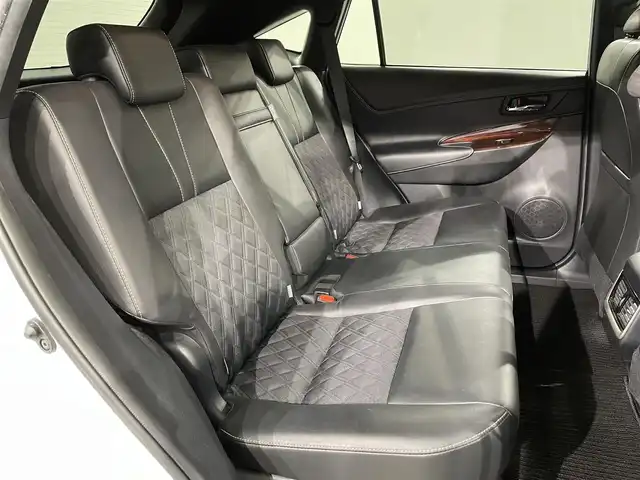 トヨタ ハリアー プレミアム 愛知県 2017(平29)年 8.1万km ホワイトパールクリスタルシャイン アルパイン９インチナビ/プリクラッシュセーフティ/レーダークルーズコントロール/車線逸脱警報/クリアランスソナー/先行車発進告知/パワーバックドア/パワーシート/ハーフレザー/バックカメラ/ビルトインＥＴＣ/ＩＳＯＦＩＸ/LEDヘッドライト/純正フロアマット/純正18インチアルミホイール