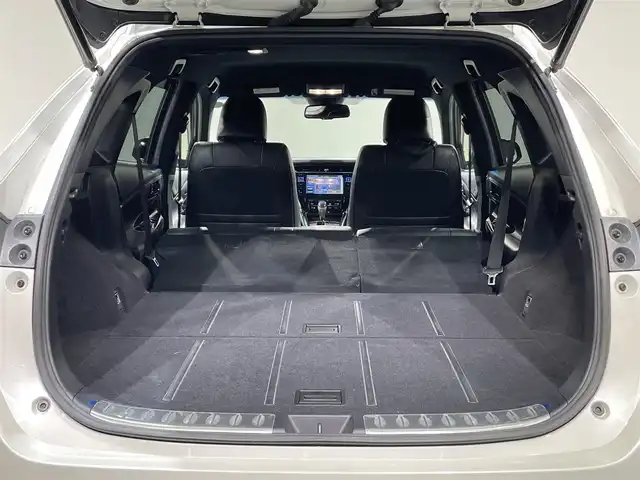 トヨタ ハリアー プレミアム 愛知県 2017(平29)年 8.1万km ホワイトパールクリスタルシャイン アルパイン９インチナビ/プリクラッシュセーフティ/レーダークルーズコントロール/車線逸脱警報/クリアランスソナー/先行車発進告知/パワーバックドア/パワーシート/ハーフレザー/バックカメラ/ビルトインＥＴＣ/ＩＳＯＦＩＸ/LEDヘッドライト/純正フロアマット/純正18インチアルミホイール