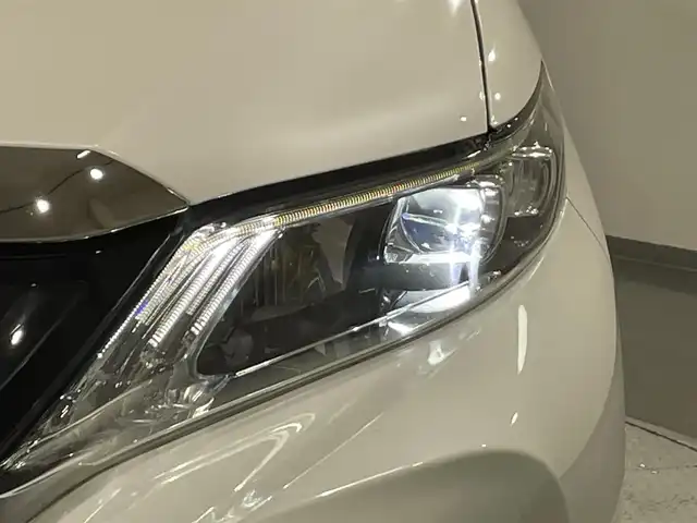 トヨタ ハリアー プレミアム 愛知県 2017(平29)年 8.1万km ホワイトパールクリスタルシャイン アルパイン９インチナビ/プリクラッシュセーフティ/レーダークルーズコントロール/車線逸脱警報/クリアランスソナー/先行車発進告知/パワーバックドア/パワーシート/ハーフレザー/バックカメラ/ビルトインＥＴＣ/ＩＳＯＦＩＸ/LEDヘッドライト/純正フロアマット/純正18インチアルミホイール