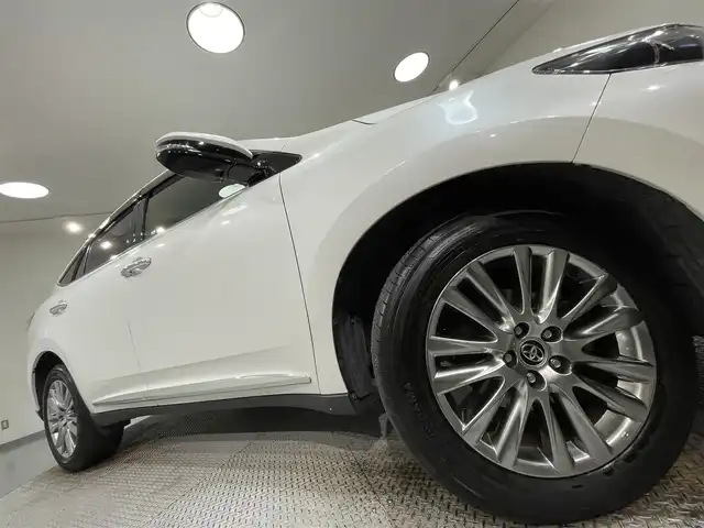 トヨタ ハリアー プレミアム 愛知県 2017(平29)年 8.1万km ホワイトパールクリスタルシャイン アルパイン９インチナビ/プリクラッシュセーフティ/レーダークルーズコントロール/車線逸脱警報/クリアランスソナー/先行車発進告知/パワーバックドア/パワーシート/ハーフレザー/バックカメラ/ビルトインＥＴＣ/ＩＳＯＦＩＸ/LEDヘッドライト/純正フロアマット/純正18インチアルミホイール