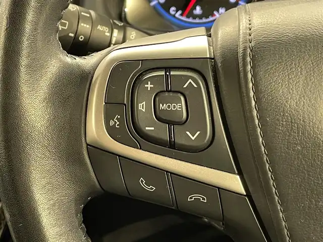 トヨタ ハリアー プレミアム 愛知県 2017(平29)年 8.1万km ホワイトパールクリスタルシャイン アルパイン９インチナビ/プリクラッシュセーフティ/レーダークルーズコントロール/車線逸脱警報/クリアランスソナー/先行車発進告知/パワーバックドア/パワーシート/ハーフレザー/バックカメラ/ビルトインＥＴＣ/ＩＳＯＦＩＸ/LEDヘッドライト/純正フロアマット/純正18インチアルミホイール