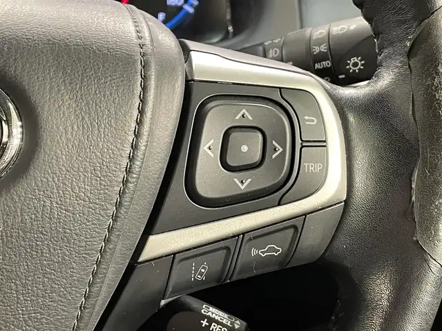 トヨタ ハリアー プレミアム 愛知県 2017(平29)年 8.1万km ホワイトパールクリスタルシャイン アルパイン９インチナビ/プリクラッシュセーフティ/レーダークルーズコントロール/車線逸脱警報/クリアランスソナー/先行車発進告知/パワーバックドア/パワーシート/ハーフレザー/バックカメラ/ビルトインＥＴＣ/ＩＳＯＦＩＸ/LEDヘッドライト/純正フロアマット/純正18インチアルミホイール