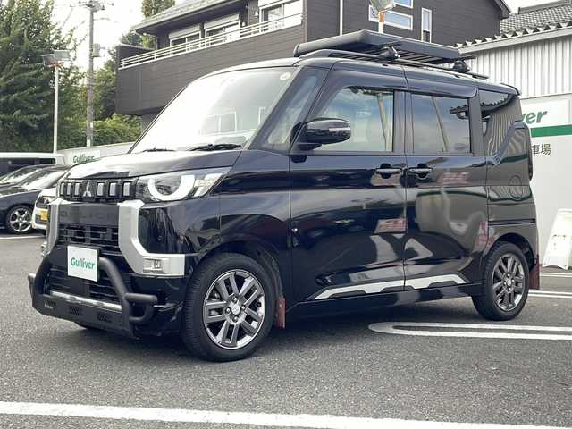 三菱 デリカミニ T プレミアム 東京都 2023(令5)年 0.9万km アメジストブラック 4WD/ターボ/禁煙車両/メモリナビ(MM222D-LM)/全方位カメラ/フルセグテレビ/マイパイロット/ルーフキャリア/ルーフボックス/両側パワースライドドア /フロントバンパーガード/マットガード/ヒッチメンバー/純正15インチAW/取説書/保証書