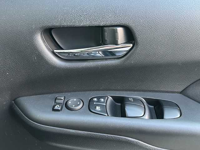 日産 セレナ e－パワー ハイウェイスター V 福岡県 2021(令3)年 5.2万km ブリリアントホワイトパール 純正ディーラー10インチナビ/　（AM/FM/CD/DVD/Blu-ray/SD/SD REC/USB/BT/フルセグ）/純正11インチフリップダウンモニター/プロパイロット/全方位カメラ/純正ドライブレコーダー（前方のみ）/純正ETC/BSM/両側パワースライドドア/ハンズフリースライドドア/電動パーキングブレーキ/オートホールド/インテリジェントルームミラー/後席サンシェード/電格ミラー/社外アルミ付きスタッドレスタイヤ有り（195/65/15)/ステアリングスィッチ/ドアバイザー/オートライト/オートマチックハイビーム/LEDヘッドライト/フォグランプ/プッシュスタート