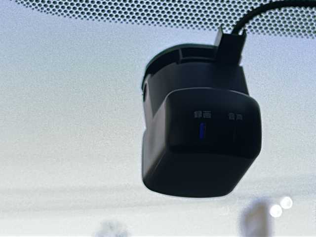 日産 セレナ e－パワー ハイウェイスター V 福岡県 2021(令3)年 5.2万km ブリリアントホワイトパール 純正ディーラー10インチナビ/　（AM/FM/CD/DVD/Blu-ray/SD/SD REC/USB/BT/フルセグ）/純正11インチフリップダウンモニター/プロパイロット/全方位カメラ/純正ドライブレコーダー（前方のみ）/純正ETC/BSM/両側パワースライドドア/ハンズフリースライドドア/電動パーキングブレーキ/オートホールド/インテリジェントルームミラー/後席サンシェード/電格ミラー/社外アルミ付きスタッドレスタイヤ有り（195/65/15)/ステアリングスィッチ/ドアバイザー/オートライト/オートマチックハイビーム/LEDヘッドライト/フォグランプ/プッシュスタート