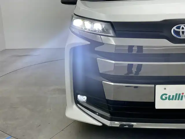 トヨタ ノア ハイブリッド S－Z 岡山県 2022(令4)年 5.3万km ホワイトパールクリスタルシャイン 純正10.5インチディスプレイオーディオ/ナビ/Bluetooth/地デジ/USB/DVD/CD/純正14インチフリップダウンモニター/V14T-R72R/バックカメラ/ビルトインETC2.0/両側パワースライドドア/セーフティセンス /・プリクラッシュセーフティ/・レーンキープアシスト/・オートハイビーム /レーダークルーズコントロール/前後ドラレコ /HDMI接続/AC100V電源/オートホールド /シートヒーター/純正フロアマット