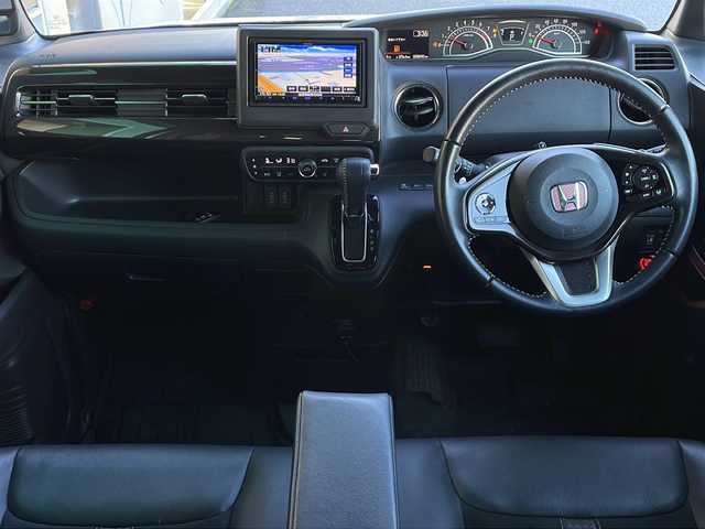 ホンダ Ｎ ＢＯＸ カスタム G L ターボ ホンダセンシング 岐阜県 2019(令1)年 2.9万km プラチナホワイトパール 禁煙車/ホンダセンシング/社外ナビ/AM/FM/CD/DVD/フルセグTV/クルーズコントロール/衝突軽減ブレーキ/レーンキープアシスト/両側パワースライドドア/シートヒーター/ハーフレザーシート/カーテンエアバッグ/バックカメラ/パドルシフト/ビルトインETC/純正フロアマット/純正アルミホイール/オートエアコン/オートライト/プッシュスタート/スマートキー