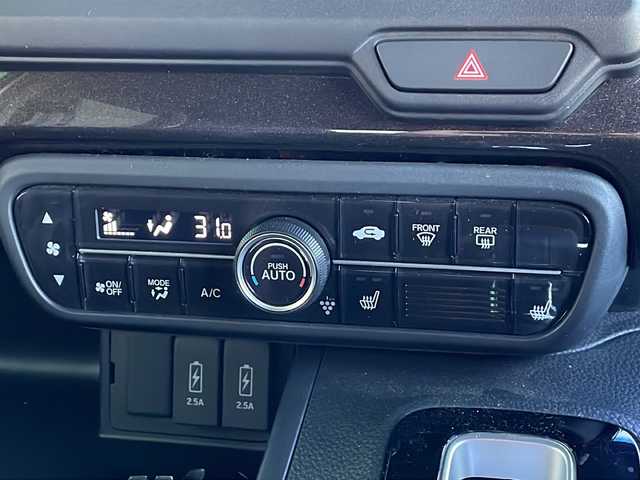 ホンダ Ｎ ＢＯＸ カスタム G L ターボ ホンダセンシング 岐阜県 2019(令1)年 2.9万km プラチナホワイトパール 禁煙車/ホンダセンシング/社外ナビ/AM/FM/CD/DVD/フルセグTV/クルーズコントロール/衝突軽減ブレーキ/レーンキープアシスト/両側パワースライドドア/シートヒーター/ハーフレザーシート/カーテンエアバッグ/バックカメラ/パドルシフト/ビルトインETC/純正フロアマット/純正アルミホイール/オートエアコン/オートライト/プッシュスタート/スマートキー