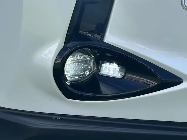 レクサス ＵＸ 250h バージョンL 香川県 2020(令2)年 3.9万km ソニッククォーツ 登録時走行距離38821km/サンルーフ/純正10.3型SDナビ/（Bluetooth/DVD/USB/AUX/MSV）/フルセグTV（走行中視聴可能）/バックカメラ/前後ドライブレコーダー【ZDR-035】/Lexus Safety System +/・プリクラッシュセーフティ/・レーンディパーチャーアラート＆キーピングシステム/・オートマチック＆アダプティブハイビームシステム/・アダプティブクルーズコントロール/・ロードサインアシスト/ブラインドスポットモニター/クリアランスソナー/パワーバックドア/白革シート/前席ベンチレーション（ヒーター/クーラー）/前席パワーシート/運転席メモリー機能/革巻きステアリング/ステアリングヒーター/ステアリングスイッチ/3眼LEDヘッドライト/LEDフォグライト/ヘッドライトウォッシャー/電動パーキングブレーキ/オートブレーキホールド/レーダー探知機【ALPHA-D1V】/純正ビルトインETC2.0/純正18インチアルミホール/純正トノカバー/フロアマット/ドアバイザー/オート開閉機能付電動格納ミラー/ISOFIX