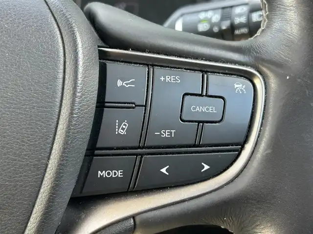 レクサス ＵＸ 250h バージョンL 香川県 2020(令2)年 3.9万km ソニッククォーツ 登録時走行距離38821km/サンルーフ/純正10.3型SDナビ/（Bluetooth/DVD/USB/AUX/MSV）/フルセグTV（走行中視聴可能）/バックカメラ/前後ドライブレコーダー【ZDR-035】/Lexus Safety System +/・プリクラッシュセーフティ/・レーンディパーチャーアラート＆キーピングシステム/・オートマチック＆アダプティブハイビームシステム/・アダプティブクルーズコントロール/・ロードサインアシスト/ブラインドスポットモニター/クリアランスソナー/パワーバックドア/白革シート/前席ベンチレーション（ヒーター/クーラー）/前席パワーシート/運転席メモリー機能/革巻きステアリング/ステアリングヒーター/ステアリングスイッチ/3眼LEDヘッドライト/LEDフォグライト/ヘッドライトウォッシャー/電動パーキングブレーキ/オートブレーキホールド/レーダー探知機【ALPHA-D1V】/純正ビルトインETC2.0/純正18インチアルミホール/純正トノカバー/フロアマット/ドアバイザー/オート開閉機能付電動格納ミラー/ISOFIX