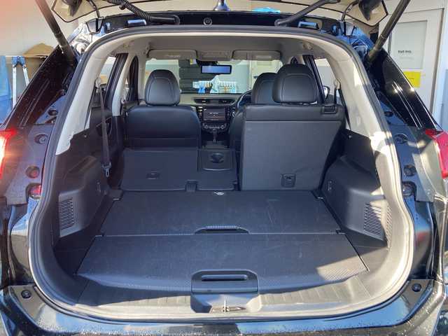 日産 エクストレイル 20Xi 富山県 2019(令1)年 3.8万km ダイヤモンドブラック 4WD/純正SDナビ/フルセグ/アラウンドビューモニター/エマージェンシーブレーキ/プロパイロット/レーダークルーズコントロール/レーンキープアシスト/パワーバックドア/ETC/シートヒーター/アイドリングストップ/インテリジェントキー/LEDヘッドライト