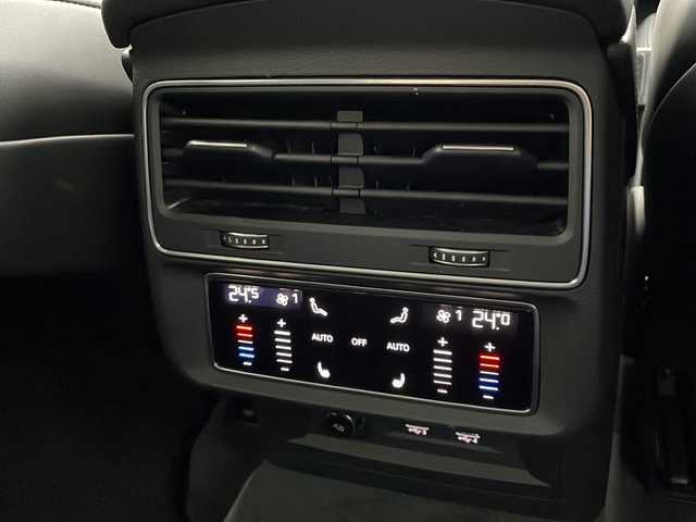 アウディ Ｑ８ 55TFSIクワトロ デビューPKG ラグジュアリ 福島県 2020(令2)年 4.5万km ディープブラックパールエフェクト 外部検査済み/４WD/ターボ/サンルーフ/Apple car play/純正メモリナビ/(フルセグTV/Bluetooth/USB)/ビルトインETC2.0/前後ドライブレコーダー/BANG&OLUFSEN３Dサウンドシステム/レザーシート/前席パワーシート/全席シートヒーター/前席エアシート/パワーバックドア/コンフォートアシスタンスパッケージ/・アダプティブドライブアシスト/・アウディプレセンスフロント/・アウディサイドアシスト/・アウディブレーンアシスト/・トラフィックジャムアシスト/・360°カメラ/・パークアシスト/・交通標識認識/アウディバーチャルコックピット/ブラインドスポットモニター/横滑り防止機能/マッサージ機能/純正20インチアルミホイール/スマートキー/LEDヘッドライト/パドルシフト/カーテンエアバック/保証書/取扱説明書