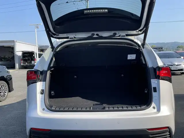 レクサス ＮＸ 300h バージョンL 福岡県 2020(令2)年 4.2万km ソニッククォーツ 黒革シート　メーカー純正ナビ　全周囲カメラ　ＰＣＳ　フルセグ　ハンズフリーパワーバックドア　ＬＴＡ　ＰＫＳＡ　シートヒーター　エアシート　ステアリングヒーター　パドルシフト　パワーシート　三眼ＬＥＤ