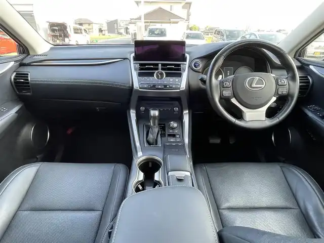 レクサス ＮＸ 300h バージョンL 福岡県 2020(令2)年 4.2万km ソニッククォーツ 黒革シート　メーカー純正ナビ　全周囲カメラ　ＰＣＳ　フルセグ　ハンズフリーパワーバックドア　ＬＴＡ　ＰＫＳＡ　シートヒーター　エアシート　ステアリングヒーター　パドルシフト　パワーシート　三眼ＬＥＤ