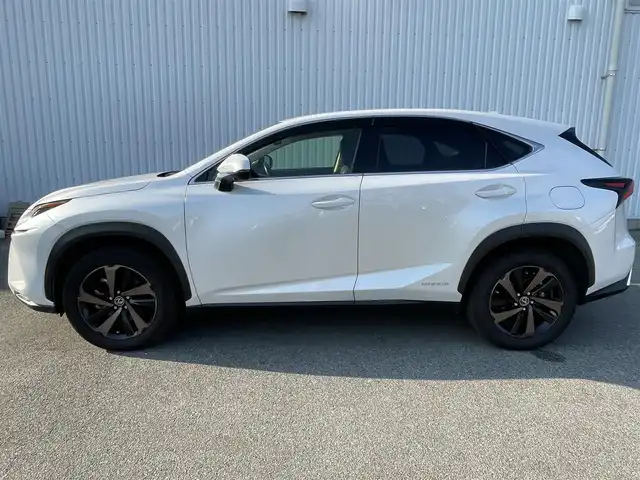 レクサス ＮＸ 300h バージョンL 福岡県 2020(令2)年 4.2万km ソニッククォーツ 黒革シート　メーカー純正ナビ　全周囲カメラ　ＰＣＳ　フルセグ　ハンズフリーパワーバックドア　ＬＴＡ　ＰＫＳＡ　シートヒーター　エアシート　ステアリングヒーター　パドルシフト　パワーシート　三眼ＬＥＤ