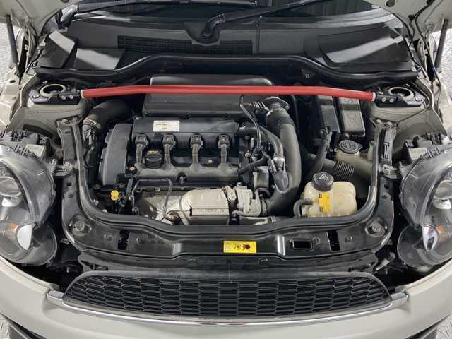 ＭＩＮＩ ミニ ロードスター ジョンクーパーワークス 沖縄県 2012(平24)年 5.4万km パール 禁煙車　/６ＭＴ　/タワーバー　/純正オーディオ　/（CD FM AM）/レザーシート/シートヒーター　/前方ドライブレコーダー　/純正アルミホイール　　/プッシュスタート　/ＨＩＤヘッドライト/横滑り防止装置/スペアキー
