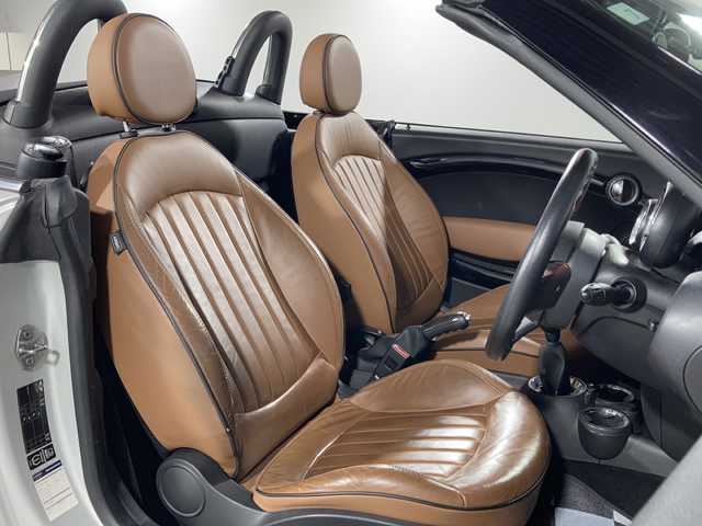 ＭＩＮＩ ミニ ロードスター ジョンクーパーワークス 沖縄県 2012(平24)年 5.4万km パール 禁煙車　/６ＭＴ　/タワーバー　/純正オーディオ　/（CD FM AM）/レザーシート/シートヒーター　/前方ドライブレコーダー　/純正アルミホイール　　/プッシュスタート　/ＨＩＤヘッドライト/横滑り防止装置/スペアキー