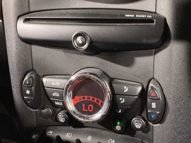 ＭＩＮＩ ミニ ロードスター ジョンクーパーワークス 沖縄県 2012(平24)年 5.4万km パール 禁煙車　/６ＭＴ　/タワーバー　/純正オーディオ　/（CD FM AM）/レザーシート/シートヒーター　/前方ドライブレコーダー　/純正アルミホイール　　/プッシュスタート　/ＨＩＤヘッドライト/横滑り防止装置/スペアキー