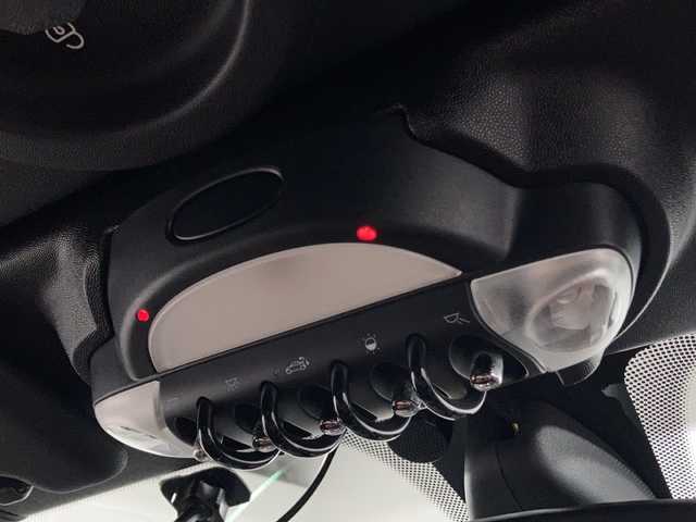 ＭＩＮＩ ミニ ロードスター ジョンクーパーワークス 沖縄県 2012(平24)年 5.4万km パール 禁煙車　/６ＭＴ　/タワーバー　/純正オーディオ　/（CD FM AM）/レザーシート/シートヒーター　/前方ドライブレコーダー　/純正アルミホイール　　/プッシュスタート　/ＨＩＤヘッドライト/横滑り防止装置/スペアキー