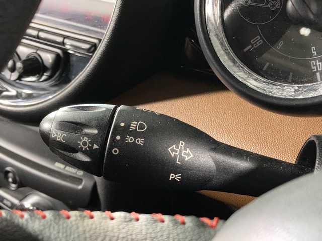 ＭＩＮＩ ミニ ロードスター ジョンクーパーワークス 沖縄県 2012(平24)年 5.4万km パール 禁煙車　/６ＭＴ　/タワーバー　/純正オーディオ　/（CD FM AM）/レザーシート/シートヒーター　/前方ドライブレコーダー　/純正アルミホイール　　/プッシュスタート　/ＨＩＤヘッドライト/横滑り防止装置/スペアキー