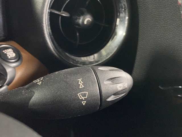 ＭＩＮＩ ミニ ロードスター ジョンクーパーワークス 沖縄県 2012(平24)年 5.4万km パール 禁煙車　/６ＭＴ　/タワーバー　/純正オーディオ　/（CD FM AM）/レザーシート/シートヒーター　/前方ドライブレコーダー　/純正アルミホイール　　/プッシュスタート　/ＨＩＤヘッドライト/横滑り防止装置/スペアキー