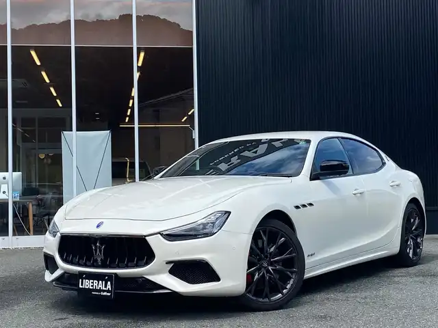 マセラティ マセラティ ギブリ S 福岡県 2020(令2)年 1.9万km ビアンコ アダプティブクルーズコントロール/ツーリングパッケージ/アシスタンスパッケージ/harman/kardon/純正ナビ/サラウンドビューカメラ/Bluetooth/フルセグTV/黒革シート/全席シートヒーター/パワーバックドア　/パドルシフト　/LEDヘッドライト/オートハイビーム/電動リアシェード/純正20インチアルミホイール/ETC