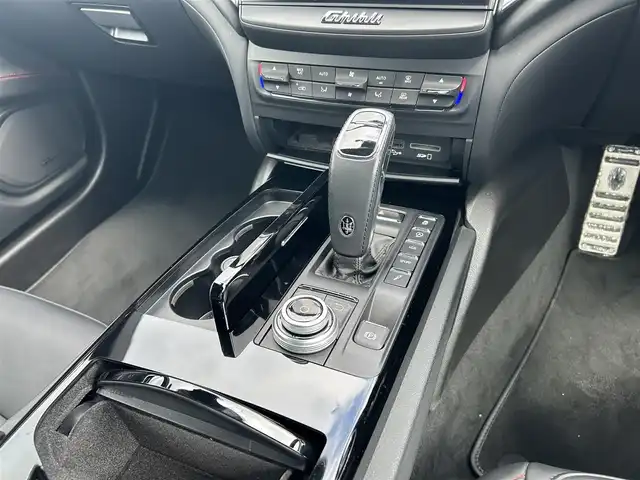 マセラティ マセラティ ギブリ S 福岡県 2020(令2)年 1.9万km ビアンコ アダプティブクルーズコントロール/ツーリングパッケージ/アシスタンスパッケージ/harman/kardon/純正ナビ/サラウンドビューカメラ/Bluetooth/フルセグTV/黒革シート/全席シートヒーター/パワーバックドア　/パドルシフト　/LEDヘッドライト/オートハイビーム/電動リアシェード/純正20インチアルミホイール/ETC