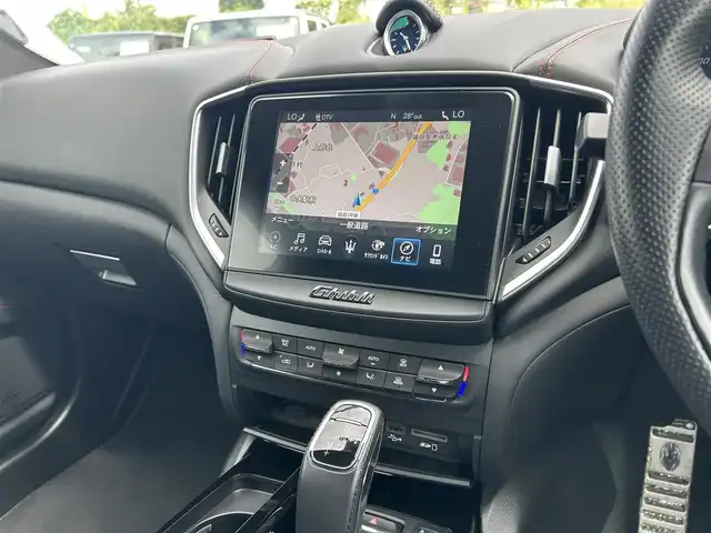 マセラティ マセラティ ギブリ S 福岡県 2020(令2)年 1.9万km ビアンコ アダプティブクルーズコントロール/ツーリングパッケージ/アシスタンスパッケージ/harman/kardon/純正ナビ/サラウンドビューカメラ/Bluetooth/フルセグTV/黒革シート/全席シートヒーター/パワーバックドア　/パドルシフト　/LEDヘッドライト/オートハイビーム/電動リアシェード/純正20インチアルミホイール/ETC