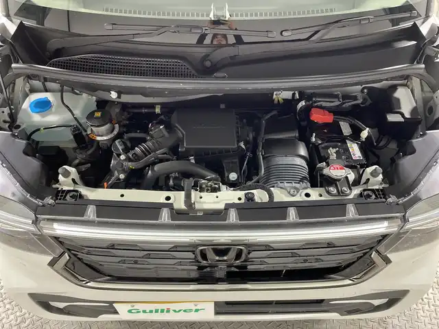 ホンダ Ｎ ＢＯＸ カスタム ターボ コーディネートS 神奈川県 2023(令5)年 1.8万km プラチナホワイトパール ターボ/ナビ装着スペシャルパッケージ/純正9型メモリーナビゲーション【LXU-242NBi】/フルセグ　CD DVD　AM FM MUSICRACK　Applecarplay　Androidauto　Bluetooth　USB　HDMI　iPod/バックカメラ/両側電動スライドドア【サンシェード】/ホンダセンシング/衝突軽減ブレーキ/歩行者事故低減ステアリング/標識認識機能/車線維持支援システム/オートハイビーム/後方誤発進抑制機能/パーキングセンサーシステム/先行車発進お知らせ機能/路外逸脱抑制機能/渋滞追従機能付アダブティブクルーズコントロール/誤発進抑制機能/近距離衝突軽減ブレーキ/前後パーキングセンサー/革巻きステアリング/パドルシフト/合皮コンビシート/前席シートヒーター/SOSコール/ビルトインETC/電動パーキングブレーキ/ブレーキオートホールド/ルーフコンソール/前席アクセサリーソケット/充電用USBタイプC端子/プッシュスタート/スマートキー/LEDヘッドライト/オートライト/LEDフロントフォグ/純正サイド/リアスポイラー/純正15インチアルミホイール