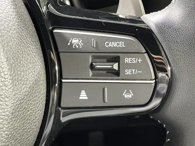 ホンダ Ｎ ＢＯＸ カスタム ターボ コーディネートS 神奈川県 2023(令5)年 1.8万km プラチナホワイトパール ターボ/ナビ装着スペシャルパッケージ/純正9型メモリーナビゲーション【LXU-242NBi】/フルセグ　CD DVD　AM FM MUSICRACK　Applecarplay　Androidauto　Bluetooth　USB　HDMI　iPod/バックカメラ/両側電動スライドドア【サンシェード】/ホンダセンシング/衝突軽減ブレーキ/歩行者事故低減ステアリング/標識認識機能/車線維持支援システム/オートハイビーム/後方誤発進抑制機能/パーキングセンサーシステム/先行車発進お知らせ機能/路外逸脱抑制機能/渋滞追従機能付アダブティブクルーズコントロール/誤発進抑制機能/近距離衝突軽減ブレーキ/前後パーキングセンサー/革巻きステアリング/パドルシフト/合皮コンビシート/前席シートヒーター/SOSコール/ビルトインETC/電動パーキングブレーキ/ブレーキオートホールド/ルーフコンソール/前席アクセサリーソケット/充電用USBタイプC端子/プッシュスタート/スマートキー/LEDヘッドライト/オートライト/LEDフロントフォグ/純正サイド/リアスポイラー/純正15インチアルミホイール