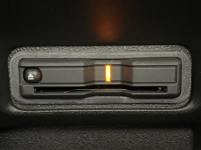 ホンダ Ｎ ＢＯＸ カスタム ターボ コーディネートS 神奈川県 2023(令5)年 1.8万km プラチナホワイトパール ターボ/ナビ装着スペシャルパッケージ/純正9型メモリーナビゲーション【LXU-242NBi】/フルセグ　CD DVD　AM FM MUSICRACK　Applecarplay　Androidauto　Bluetooth　USB　HDMI　iPod/バックカメラ/両側電動スライドドア【サンシェード】/ホンダセンシング/衝突軽減ブレーキ/歩行者事故低減ステアリング/標識認識機能/車線維持支援システム/オートハイビーム/後方誤発進抑制機能/パーキングセンサーシステム/先行車発進お知らせ機能/路外逸脱抑制機能/渋滞追従機能付アダブティブクルーズコントロール/誤発進抑制機能/近距離衝突軽減ブレーキ/前後パーキングセンサー/革巻きステアリング/パドルシフト/合皮コンビシート/前席シートヒーター/SOSコール/ビルトインETC/電動パーキングブレーキ/ブレーキオートホールド/ルーフコンソール/前席アクセサリーソケット/充電用USBタイプC端子/プッシュスタート/スマートキー/LEDヘッドライト/オートライト/LEDフロントフォグ/純正サイド/リアスポイラー/純正15インチアルミホイール