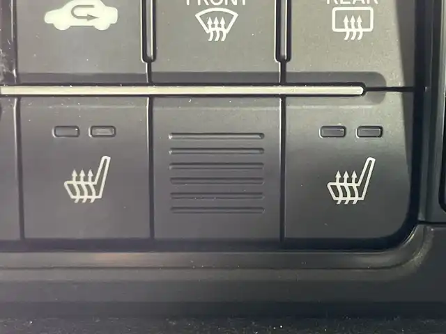 ホンダ Ｎ ＢＯＸ カスタム ターボ コーディネートS 神奈川県 2023(令5)年 1.8万km プラチナホワイトパール ターボ/ナビ装着スペシャルパッケージ/純正9型メモリーナビゲーション【LXU-242NBi】/フルセグ　CD DVD　AM FM MUSICRACK　Applecarplay　Androidauto　Bluetooth　USB　HDMI　iPod/バックカメラ/両側電動スライドドア【サンシェード】/ホンダセンシング/衝突軽減ブレーキ/歩行者事故低減ステアリング/標識認識機能/車線維持支援システム/オートハイビーム/後方誤発進抑制機能/パーキングセンサーシステム/先行車発進お知らせ機能/路外逸脱抑制機能/渋滞追従機能付アダブティブクルーズコントロール/誤発進抑制機能/近距離衝突軽減ブレーキ/前後パーキングセンサー/革巻きステアリング/パドルシフト/合皮コンビシート/前席シートヒーター/SOSコール/ビルトインETC/電動パーキングブレーキ/ブレーキオートホールド/ルーフコンソール/前席アクセサリーソケット/充電用USBタイプC端子/プッシュスタート/スマートキー/LEDヘッドライト/オートライト/LEDフロントフォグ/純正サイド/リアスポイラー/純正15インチアルミホイール