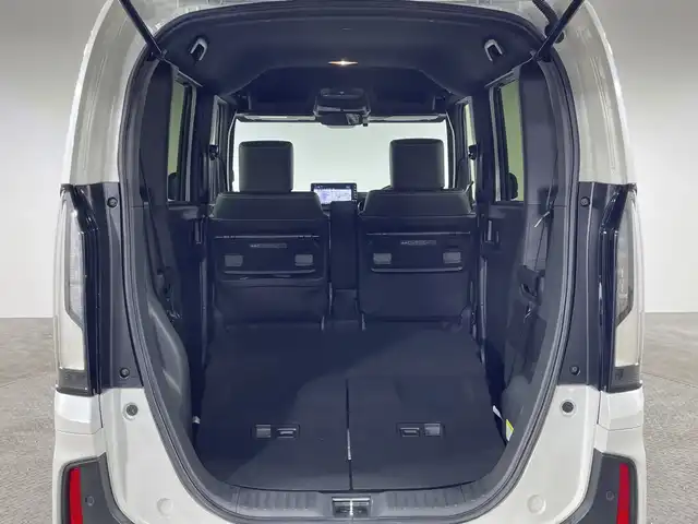 ホンダ Ｎ ＢＯＸ カスタム ターボ コーディネートS 神奈川県 2023(令5)年 1.8万km プラチナホワイトパール ターボ/ナビ装着スペシャルパッケージ/純正9型メモリーナビゲーション【LXU-242NBi】/フルセグ　CD DVD　AM FM MUSICRACK　Applecarplay　Androidauto　Bluetooth　USB　HDMI　iPod/バックカメラ/両側電動スライドドア【サンシェード】/ホンダセンシング/衝突軽減ブレーキ/歩行者事故低減ステアリング/標識認識機能/車線維持支援システム/オートハイビーム/後方誤発進抑制機能/パーキングセンサーシステム/先行車発進お知らせ機能/路外逸脱抑制機能/渋滞追従機能付アダブティブクルーズコントロール/誤発進抑制機能/近距離衝突軽減ブレーキ/前後パーキングセンサー/革巻きステアリング/パドルシフト/合皮コンビシート/前席シートヒーター/SOSコール/ビルトインETC/電動パーキングブレーキ/ブレーキオートホールド/ルーフコンソール/前席アクセサリーソケット/充電用USBタイプC端子/プッシュスタート/スマートキー/LEDヘッドライト/オートライト/LEDフロントフォグ/純正サイド/リアスポイラー/純正15インチアルミホイール