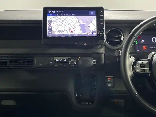 ホンダ Ｎ ＢＯＸ カスタム ターボ コーディネートS 神奈川県 2023(令5)年 1.8万km プラチナホワイトパール ターボ/ナビ装着スペシャルパッケージ/純正9型メモリーナビゲーション【LXU-242NBi】/フルセグ　CD DVD　AM FM MUSICRACK　Applecarplay　Androidauto　Bluetooth　USB　HDMI　iPod/バックカメラ/両側電動スライドドア【サンシェード】/ホンダセンシング/衝突軽減ブレーキ/歩行者事故低減ステアリング/標識認識機能/車線維持支援システム/オートハイビーム/後方誤発進抑制機能/パーキングセンサーシステム/先行車発進お知らせ機能/路外逸脱抑制機能/渋滞追従機能付アダブティブクルーズコントロール/誤発進抑制機能/近距離衝突軽減ブレーキ/前後パーキングセンサー/革巻きステアリング/パドルシフト/合皮コンビシート/前席シートヒーター/SOSコール/ビルトインETC/電動パーキングブレーキ/ブレーキオートホールド/ルーフコンソール/前席アクセサリーソケット/充電用USBタイプC端子/プッシュスタート/スマートキー/LEDヘッドライト/オートライト/LEDフロントフォグ/純正サイド/リアスポイラー/純正15インチアルミホイール