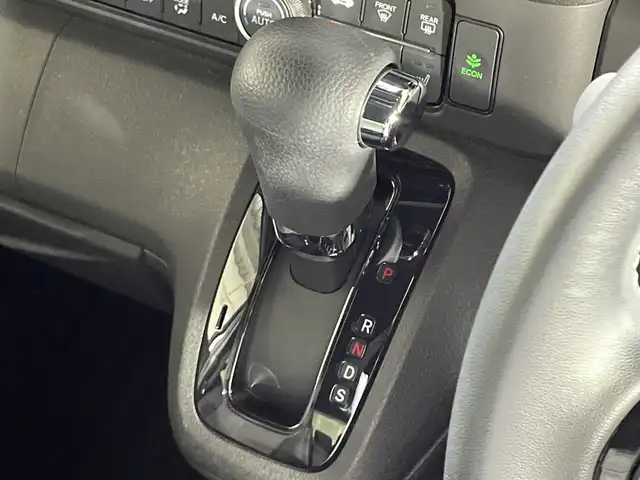 ホンダ Ｎ ＢＯＸ カスタム ターボ コーディネートS 神奈川県 2023(令5)年 1.8万km プラチナホワイトパール ターボ/ナビ装着スペシャルパッケージ/純正9型メモリーナビゲーション【LXU-242NBi】/フルセグ　CD DVD　AM FM MUSICRACK　Applecarplay　Androidauto　Bluetooth　USB　HDMI　iPod/バックカメラ/両側電動スライドドア【サンシェード】/ホンダセンシング/衝突軽減ブレーキ/歩行者事故低減ステアリング/標識認識機能/車線維持支援システム/オートハイビーム/後方誤発進抑制機能/パーキングセンサーシステム/先行車発進お知らせ機能/路外逸脱抑制機能/渋滞追従機能付アダブティブクルーズコントロール/誤発進抑制機能/近距離衝突軽減ブレーキ/前後パーキングセンサー/革巻きステアリング/パドルシフト/合皮コンビシート/前席シートヒーター/SOSコール/ビルトインETC/電動パーキングブレーキ/ブレーキオートホールド/ルーフコンソール/前席アクセサリーソケット/充電用USBタイプC端子/プッシュスタート/スマートキー/LEDヘッドライト/オートライト/LEDフロントフォグ/純正サイド/リアスポイラー/純正15インチアルミホイール