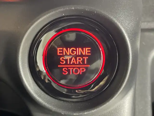 ホンダ Ｎ ＢＯＸ カスタム ターボ コーディネートS 神奈川県 2023(令5)年 1.8万km プラチナホワイトパール ターボ/ナビ装着スペシャルパッケージ/純正9型メモリーナビゲーション【LXU-242NBi】/フルセグ　CD DVD　AM FM MUSICRACK　Applecarplay　Androidauto　Bluetooth　USB　HDMI　iPod/バックカメラ/両側電動スライドドア【サンシェード】/ホンダセンシング/衝突軽減ブレーキ/歩行者事故低減ステアリング/標識認識機能/車線維持支援システム/オートハイビーム/後方誤発進抑制機能/パーキングセンサーシステム/先行車発進お知らせ機能/路外逸脱抑制機能/渋滞追従機能付アダブティブクルーズコントロール/誤発進抑制機能/近距離衝突軽減ブレーキ/前後パーキングセンサー/革巻きステアリング/パドルシフト/合皮コンビシート/前席シートヒーター/SOSコール/ビルトインETC/電動パーキングブレーキ/ブレーキオートホールド/ルーフコンソール/前席アクセサリーソケット/充電用USBタイプC端子/プッシュスタート/スマートキー/LEDヘッドライト/オートライト/LEDフロントフォグ/純正サイド/リアスポイラー/純正15インチアルミホイール