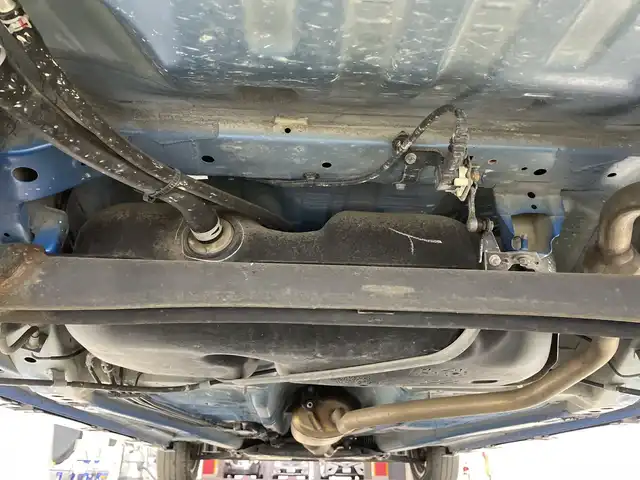 スズキ スペーシア ギア HYBRID XZターボ 愛知県 2019(令1)年 5.1万km ブリスクブルーメタリック/ガンメタリック2トーンルーフ 禁煙車/ターボ/純正8インチナビ/（CD/DVD/Bluetooth/フルセグTV/USB)/全方位カメラ/セーフティサポート/・デュアルセンサーブレーキサポート/・車線逸脱警報機能/・先行車発進お知らせ機能/・後退時ブレーキサポート/・リアパーキングセンサー/・前後誤発進抑制機能/・ふらつき警報機能/・ハイビームアシスト/ヘッドアップディスプレイ/クルーズコントロール/ドライブレコーダー/ETC/シートヒーター/パドルシフト/両側パワースライドドア/アイドリングストップ/ルーフレール/LEDヘッドライト/フロントフォグランプ/純正フロアマット/スマートキー/プッシュスタート/横滑り防止装置/電動格納ミラー/