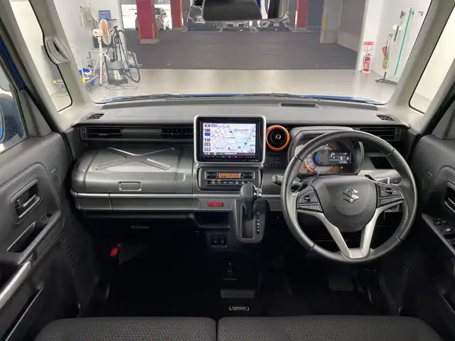 スズキ スペーシア ギア HYBRID XZターボ 愛知県 2019(令1)年 5.1万km ブリスクブルーメタリック/ガンメタリック2トーンルーフ 禁煙車/ターボ/純正8インチナビ/（CD/DVD/Bluetooth/フルセグTV/USB)/全方位カメラ/セーフティサポート/・デュアルセンサーブレーキサポート/・車線逸脱警報機能/・先行車発進お知らせ機能/・後退時ブレーキサポート/・リアパーキングセンサー/・前後誤発進抑制機能/・ふらつき警報機能/・ハイビームアシスト/ヘッドアップディスプレイ/クルーズコントロール/ドライブレコーダー/ETC/シートヒーター/パドルシフト/両側パワースライドドア/アイドリングストップ/ルーフレール/LEDヘッドライト/フロントフォグランプ/純正フロアマット/スマートキー/プッシュスタート/横滑り防止装置/電動格納ミラー/