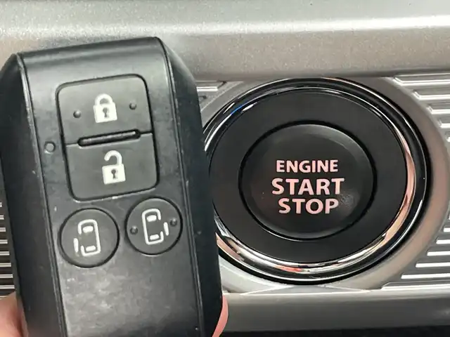 スズキ スペーシア ギア HYBRID XZターボ 愛知県 2019(令1)年 5.1万km ブリスクブルーメタリック/ガンメタリック2トーンルーフ 禁煙車/ターボ/純正8インチナビ/（CD/DVD/Bluetooth/フルセグTV/USB)/全方位カメラ/セーフティサポート/・デュアルセンサーブレーキサポート/・車線逸脱警報機能/・先行車発進お知らせ機能/・後退時ブレーキサポート/・リアパーキングセンサー/・前後誤発進抑制機能/・ふらつき警報機能/・ハイビームアシスト/ヘッドアップディスプレイ/クルーズコントロール/ドライブレコーダー/ETC/シートヒーター/パドルシフト/両側パワースライドドア/アイドリングストップ/ルーフレール/LEDヘッドライト/フロントフォグランプ/純正フロアマット/スマートキー/プッシュスタート/横滑り防止装置/電動格納ミラー/
