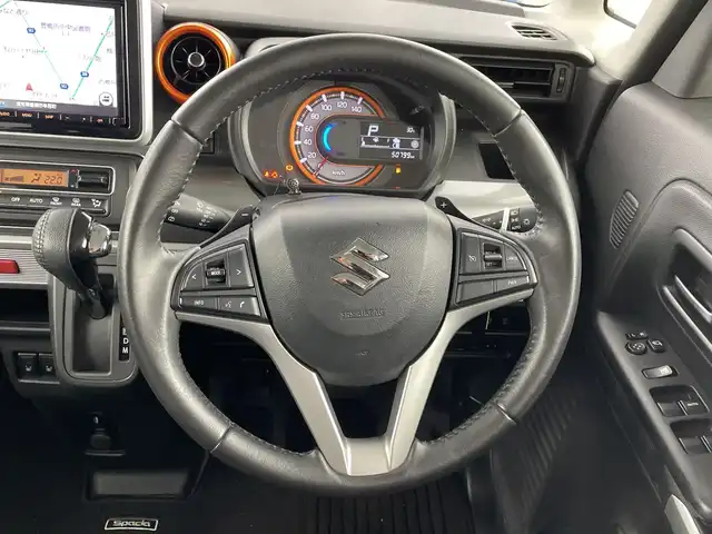 スズキ スペーシア ギア HYBRID XZターボ 愛知県 2019(令1)年 5.1万km ブリスクブルーメタリック/ガンメタリック2トーンルーフ 禁煙車/ターボ/純正8インチナビ/（CD/DVD/Bluetooth/フルセグTV/USB)/全方位カメラ/セーフティサポート/・デュアルセンサーブレーキサポート/・車線逸脱警報機能/・先行車発進お知らせ機能/・後退時ブレーキサポート/・リアパーキングセンサー/・前後誤発進抑制機能/・ふらつき警報機能/・ハイビームアシスト/ヘッドアップディスプレイ/クルーズコントロール/ドライブレコーダー/ETC/シートヒーター/パドルシフト/両側パワースライドドア/アイドリングストップ/ルーフレール/LEDヘッドライト/フロントフォグランプ/純正フロアマット/スマートキー/プッシュスタート/横滑り防止装置/電動格納ミラー/