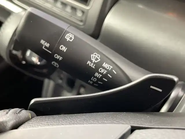 スズキ スペーシア ギア HYBRID XZターボ 愛知県 2019(令1)年 5.1万km ブリスクブルーメタリック/ガンメタリック2トーンルーフ 禁煙車/ターボ/純正8インチナビ/（CD/DVD/Bluetooth/フルセグTV/USB)/全方位カメラ/セーフティサポート/・デュアルセンサーブレーキサポート/・車線逸脱警報機能/・先行車発進お知らせ機能/・後退時ブレーキサポート/・リアパーキングセンサー/・前後誤発進抑制機能/・ふらつき警報機能/・ハイビームアシスト/ヘッドアップディスプレイ/クルーズコントロール/ドライブレコーダー/ETC/シートヒーター/パドルシフト/両側パワースライドドア/アイドリングストップ/ルーフレール/LEDヘッドライト/フロントフォグランプ/純正フロアマット/スマートキー/プッシュスタート/横滑り防止装置/電動格納ミラー/