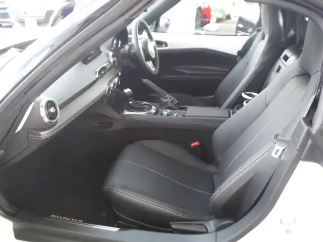 マツダ ロードスター S レザーパッケージ 東京都 2025(令7)年 0.2万km パール ワンオーナー車/保証書・ナビ取説あり/マツダコネクト8.8インチナビ・TV/　BLUETOOTH・USB・バックカメラ/　ビルトインETC・ドラレコ/衝突軽減ブレーキ/　ブラインドスポット/　レーダークルーズ/　パーキングセンサー/黒レザーシート/　シートヒーター/パドルシフト/LEDヘッドライト/スマートキー×2個